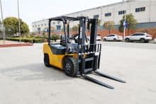 XCMG Japanese Engine XCB-D50 5ton 3m Diesel Truck Paper Roll Clamp Forklift Operator Fork lift