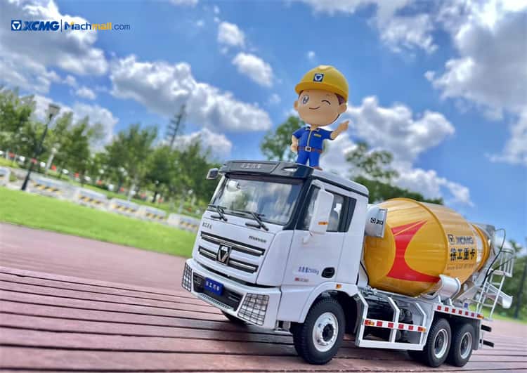 XCMG 1:35 Schwing Concrete Mixer Truck Alloy Diecast Model for Collection Gift