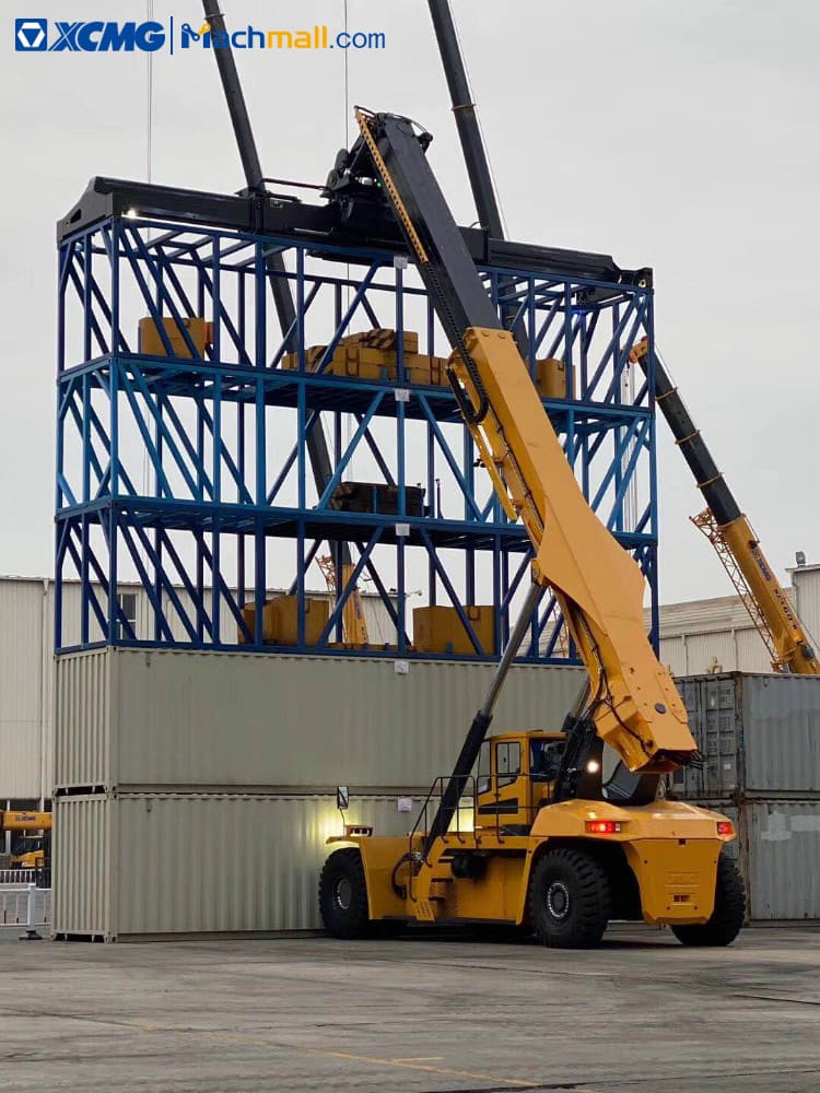 China XCMG 10 ton 16m Reach Stacker for 20ft 40ft Container Price
