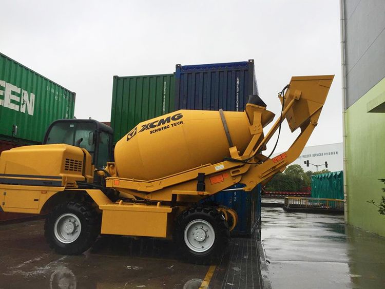 XCMG Manufacturer Mini Concrete Truck Mixer SLM4 mobile cement mixing
