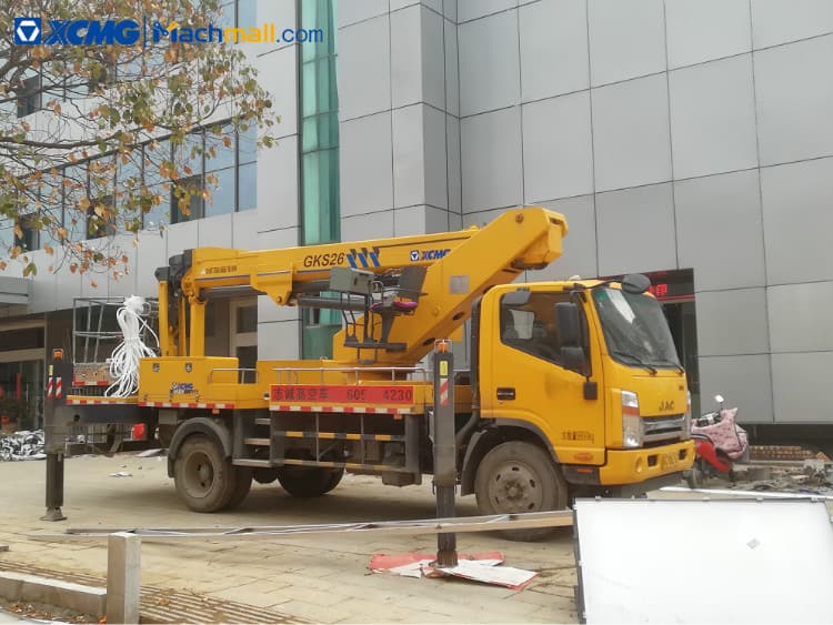 XCMG 25m rated load 300kg truck mounted boom lift for sale