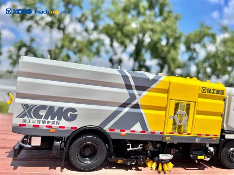 XCMG 1:35 Sweeper Truck Metal Scale Models price