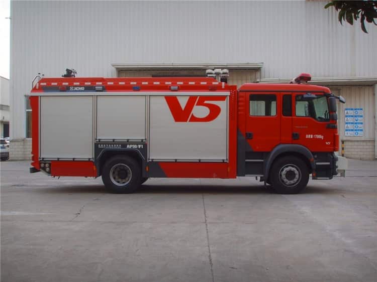 XCMG manufacturer AP50F1 Chineses 4x2 foam and water tanker fire truck for sale