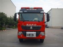 XCMG 5 ton multifunction water and foam fire fighting trucks AP50F2 with HOWO chassis