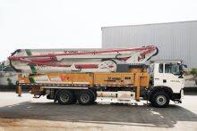XCMG official concrete pump truck HB52V China new 52m concrete machine with HOWO chassis price