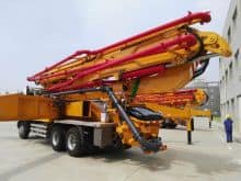 XCMG Schwing Official 30m concrete pump machine HB30V small truck mounted concrete pump price