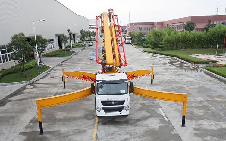 XCMG Schwing Official 30m concrete pump machine HB30V small truck mounted concrete pump price