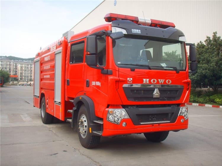XCMG 4x2 8 ton foam fire truck PM80F2 China mobile tank fire fighting truck with HOWO chassis price