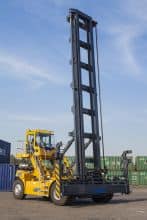 XCMG 9 ton empty container handler XCH907K mobile container reach stacker crane