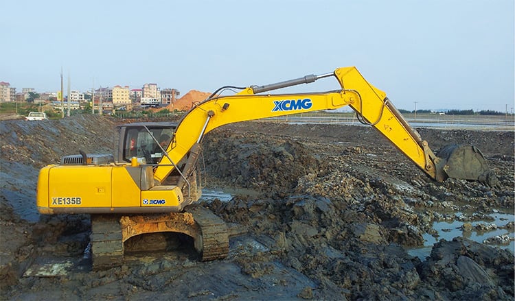 XCMG Official 13 Ton Escavator Machines XE135B Excavator For Sale