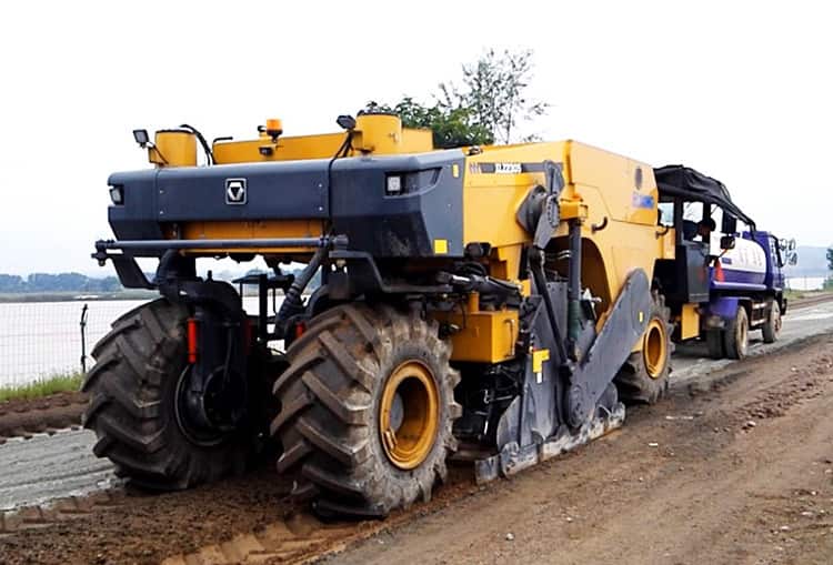 XCMG Brand Road Construction Machines Chinese Soil Stabilizer Cold Asphalt Recycler XLZ2303S Price
