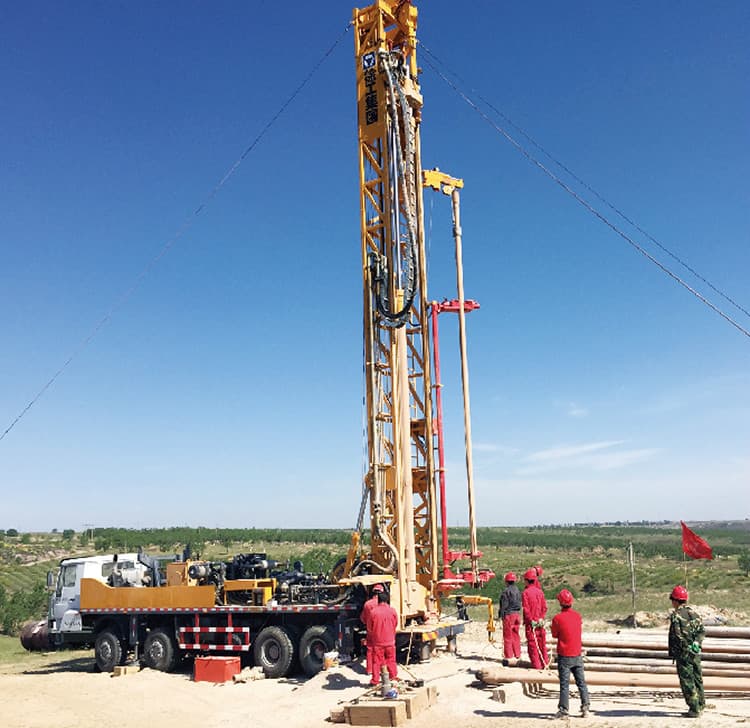 XCMG manufacturer deep water well drilling rig XSC10/500 1000m truck mounted drilling rig price