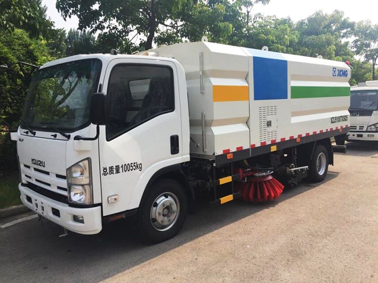 XCMG 5 ton 6200L Road Sprinkler Sweeping Truck XZJ5100TXSQ5 Sanitation Machinery price
