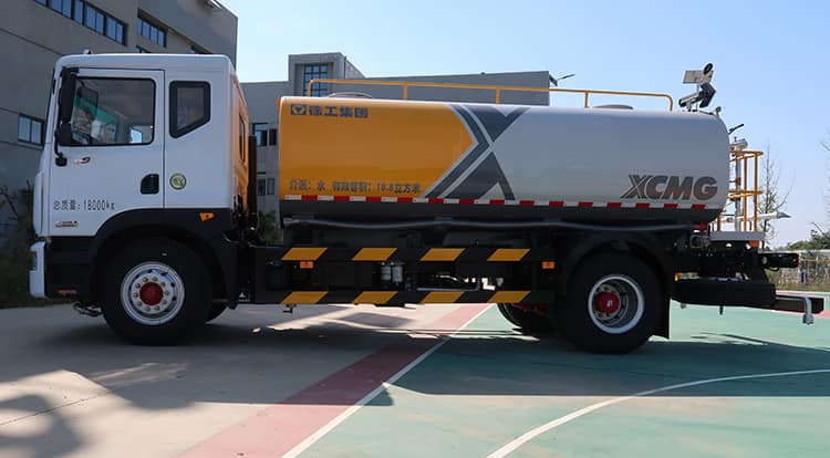 XCMG official sprinkler cleaning truck XZJ5180GSSD5 road sanitation cleaning machinery for sale