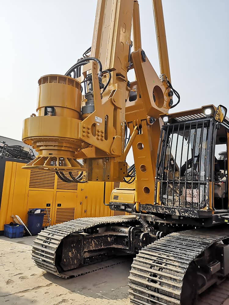 Chinese XCMG portable crawler rotary drilling rig machine XR180D for sale
