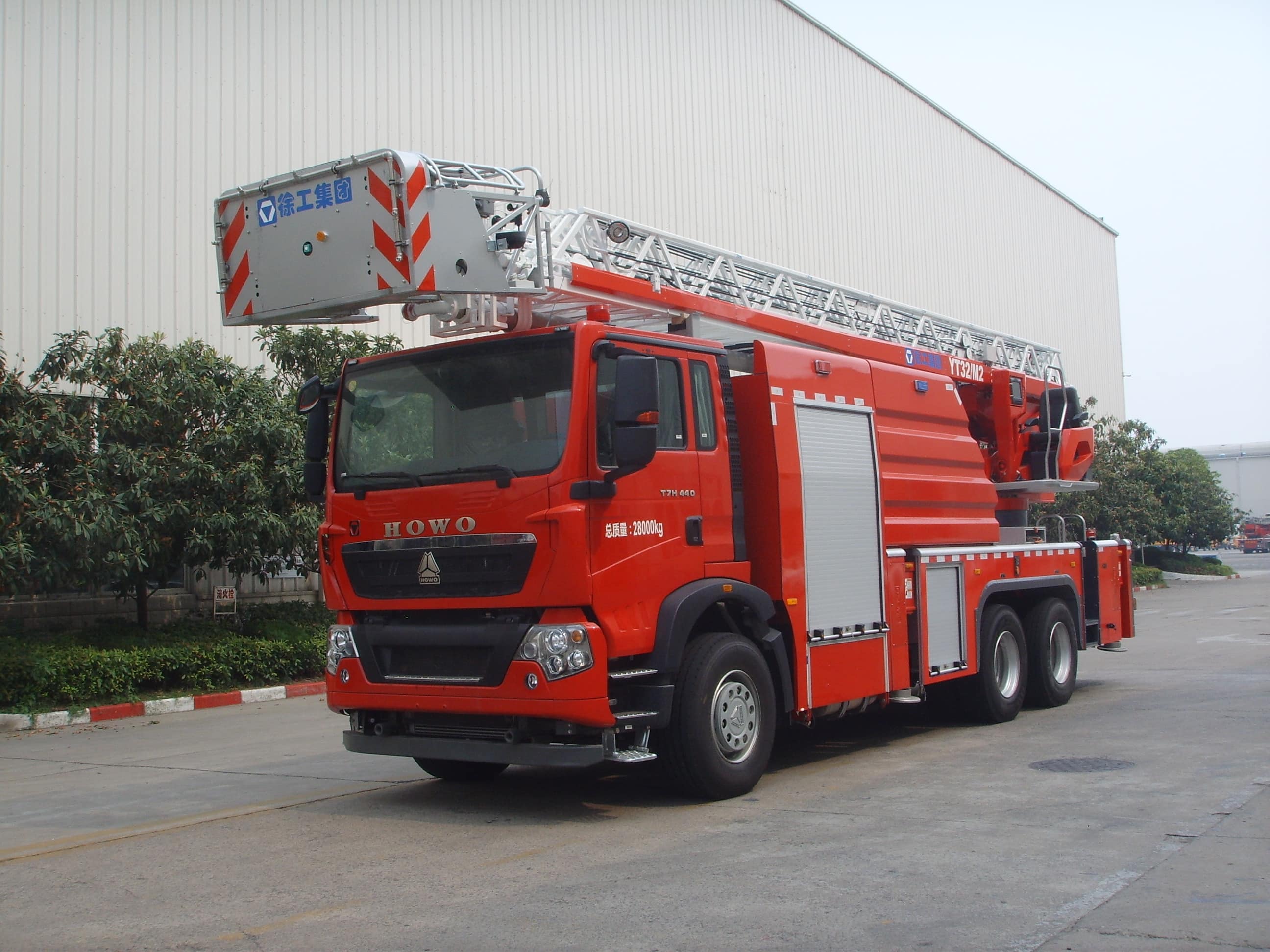 XCMG 32m 6x4 fire truck YT32M2 turntable ladder ladder with howo chassis price