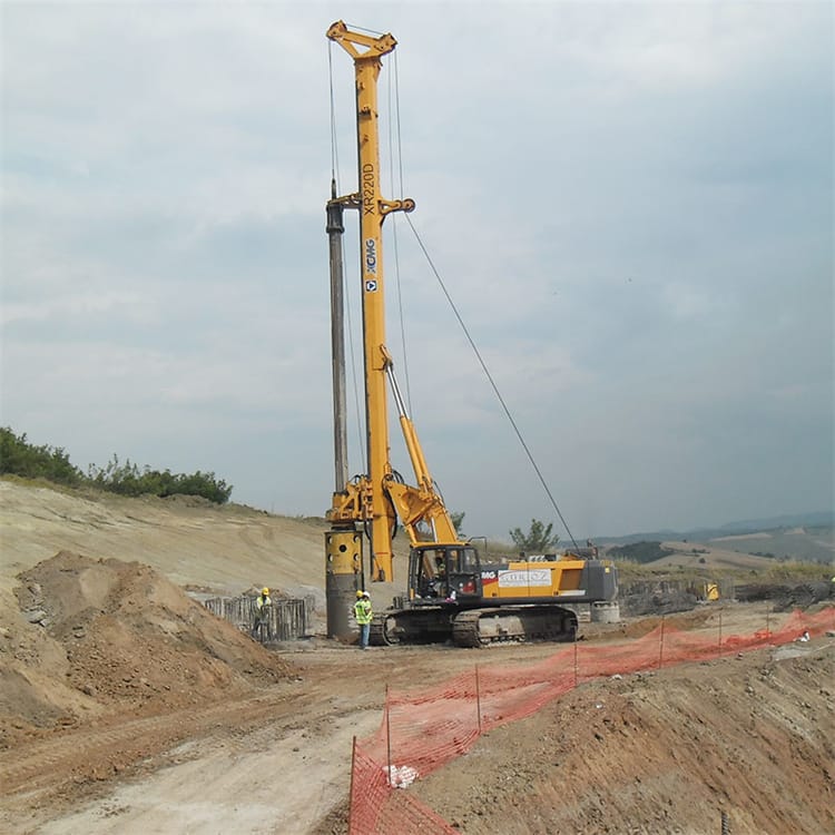 XCMG Retread Machine XR220D 220kn 50m Rotary Drilling Rig For Sale