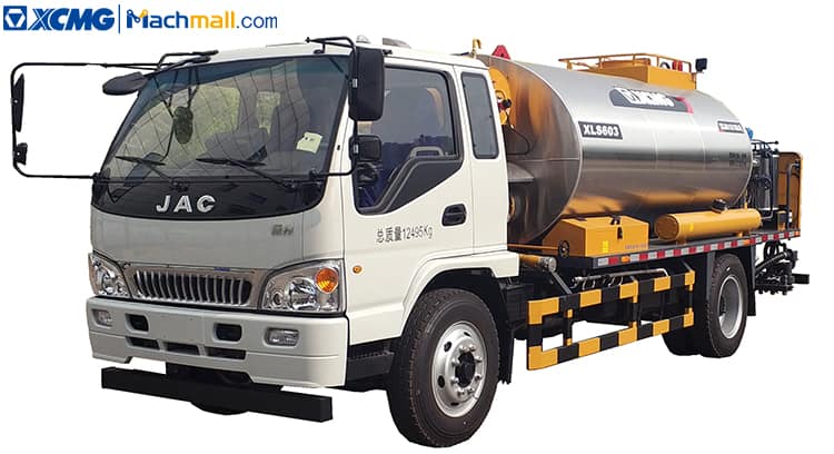XCMG road maintenance truck XLS603 asphalt distributor 6m sprying width price