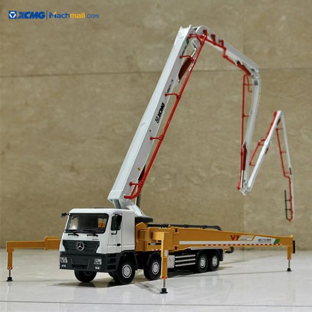 XCMG HB62K 1:35 Concrete Pump Truck Alloy Diecast Model for Display Decoration