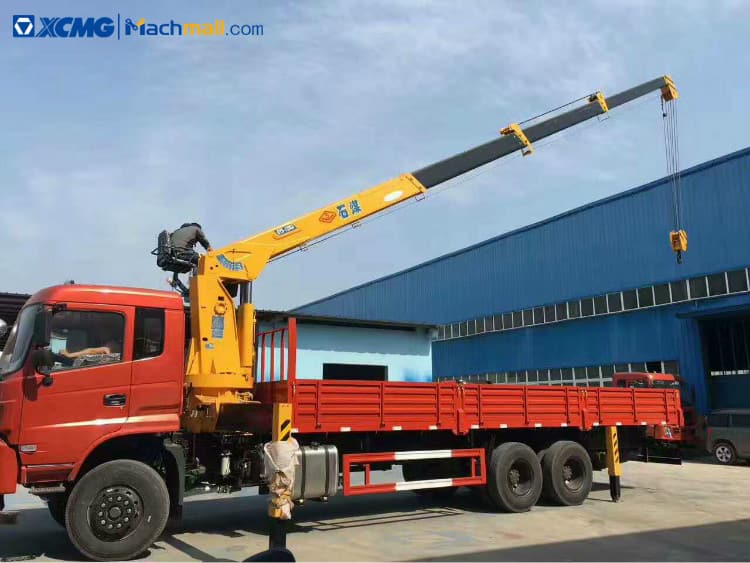 XCMG 8 tons 6 wheels dump truck with crane for sale