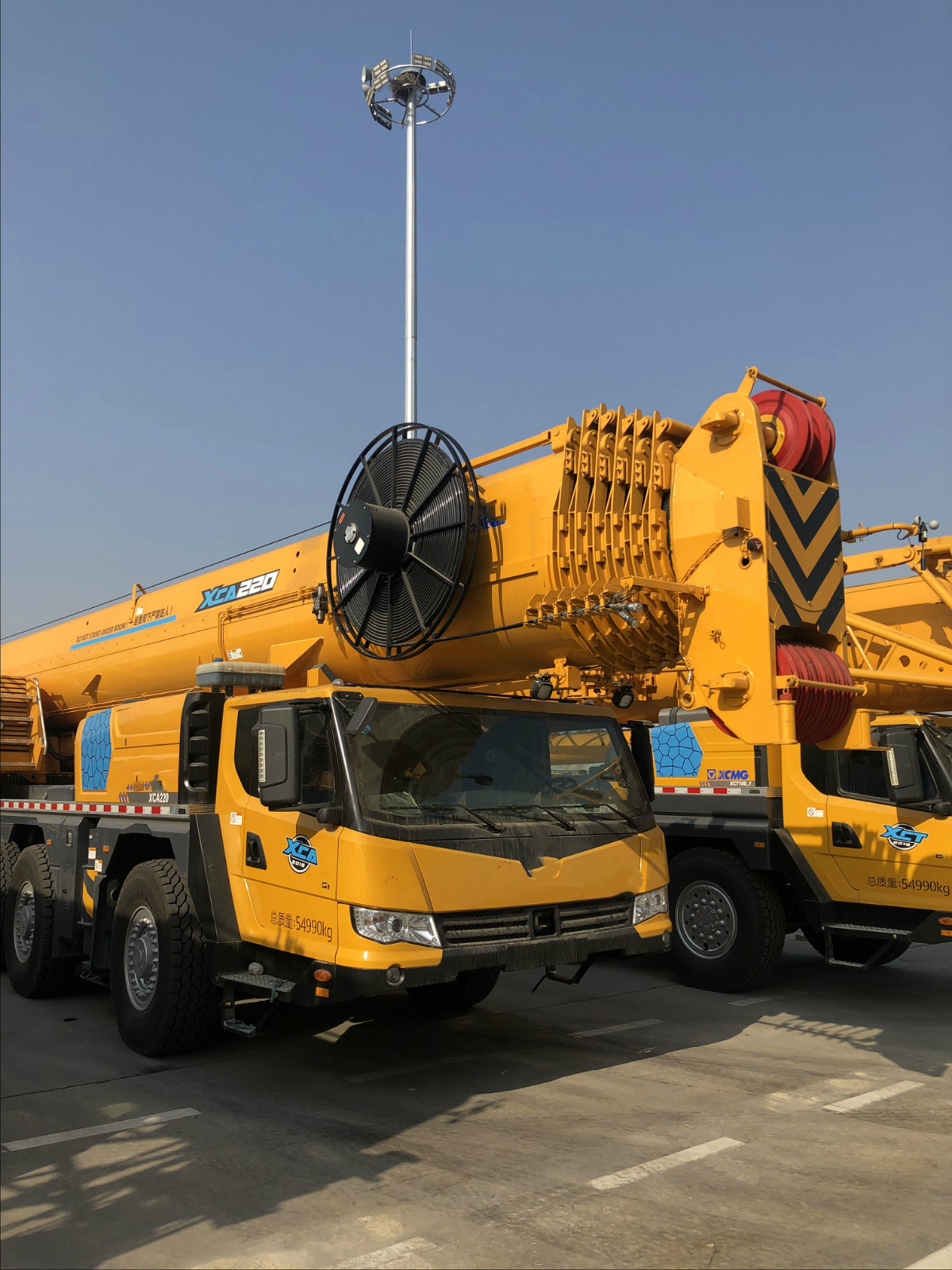 XCMG 220 ton all terrain mobile crane XCA220H, MACHMALL