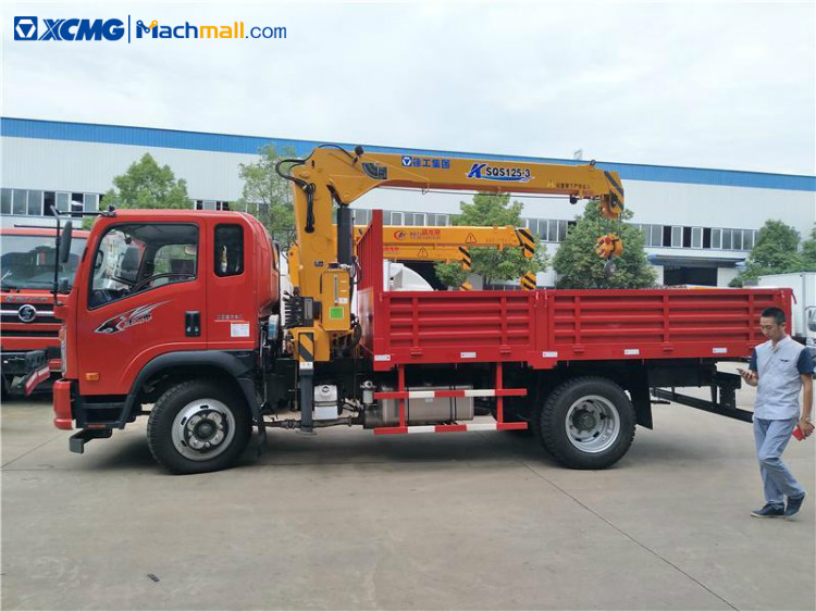 XCMG 4 ton small truck mount crane for sale