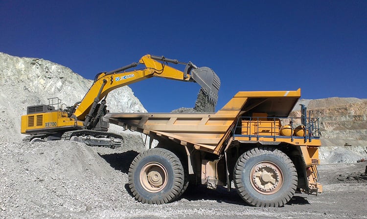 XCMG 70 Ton Mining Crawler Excavator Bucket 4.6cbm XE700D With Hydraulic Breaker For Sale
