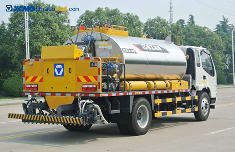 XCMG manufacturer 8 cbm asphalt distributor truck HOWO for sale