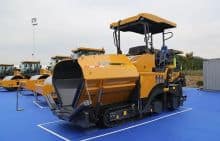 XCMG RP505 Driveway Small Asphalt Finisher 3M Mini Paver Roller Concrete Road Leveling Machine