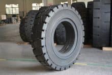 pneumatic rim solid rubber tire wheel for heavy duty forklift blender mixer trailer 9.00-20 10.00-20