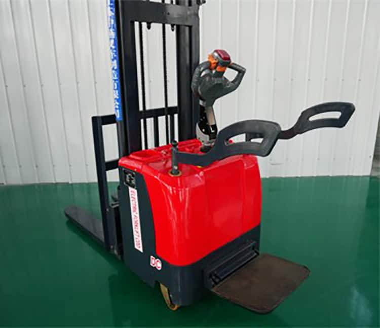 China YANCHA electric stacker 1.5 ton 2 ton for sale