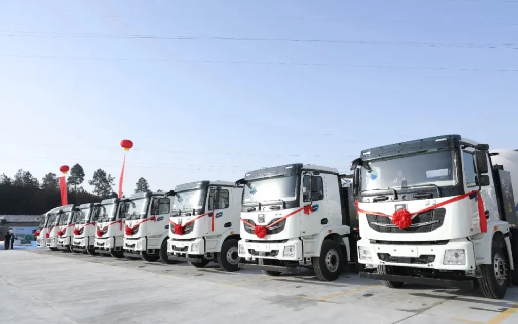 One Hundred XCMG New-energy Concrete Mixer Trucks were Delivered