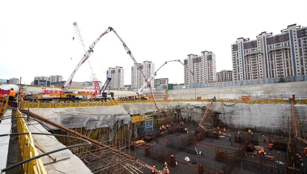 48 Hours, 9300 Cubic Meters! XCMG's Large Concrete Pump Trucks Battle for 