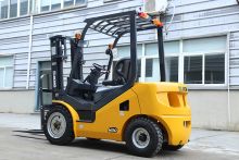 China XCMG 3.5 Ton FD35T Mini Diesel Forklift With Side Loader