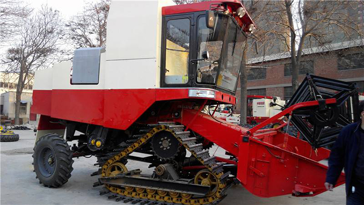 ZHONGLIAN grain harvester 4LZ-8 with crawl 680mm chain width for sale