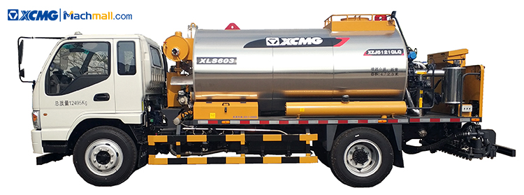 XCMG road maintenance truck XLS603 asphalt distributor 6m sprying width price