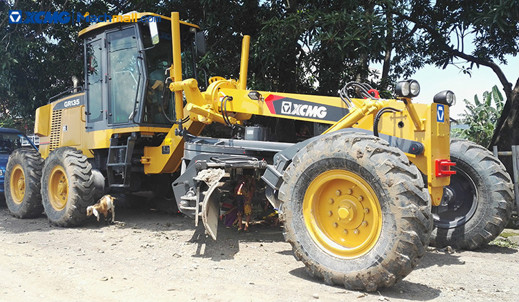 XCMG motor grader GR135 135hp new small motorgrader with ripper price