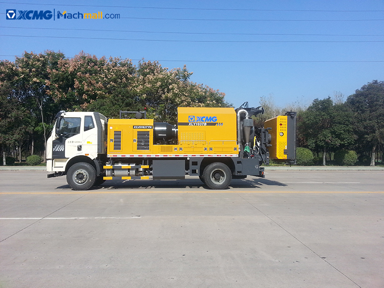 XCMG 4×2 road maintenance vehicle XLY103TB for sale