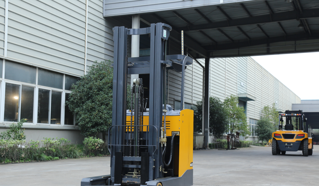 XCMG Official 1.5-2.5 Stand On Electric Rreach Truck for sale