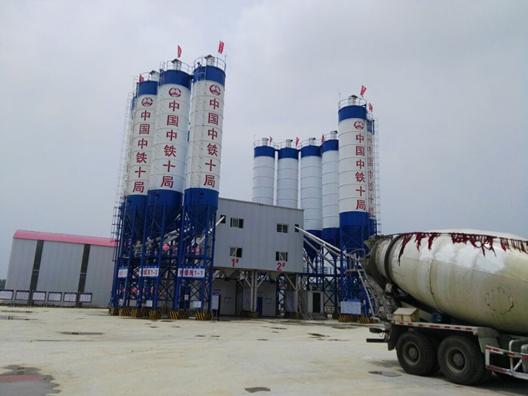 XCMG Official High Efficiency Concrete Batching Mixing Plant 180m3h HZS180V Batching Plant for Sale