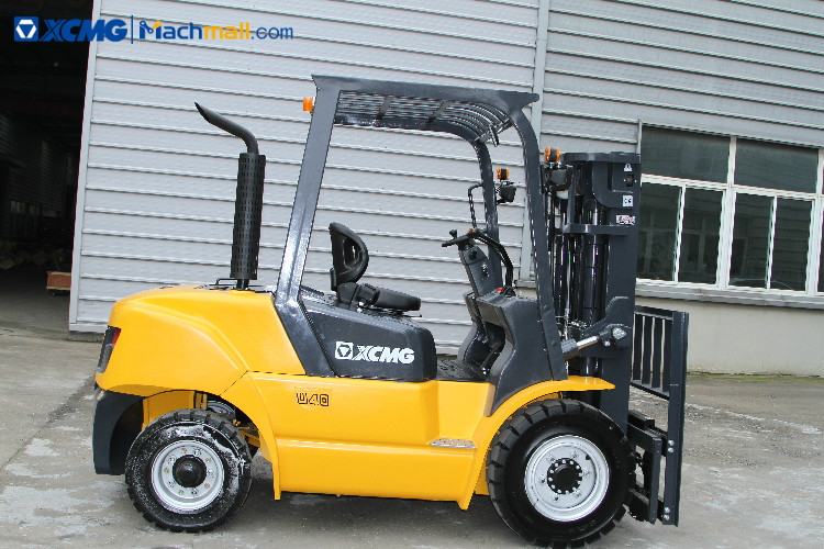 XCMG official 4*4 diesel forklift 2.5 ton 3 ton 3.5 ton with forklift part price