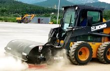XCMG Official Pickup Sweeper Broom Xsqs72h Enclosed Broom with Skid Steer Loader Attachment