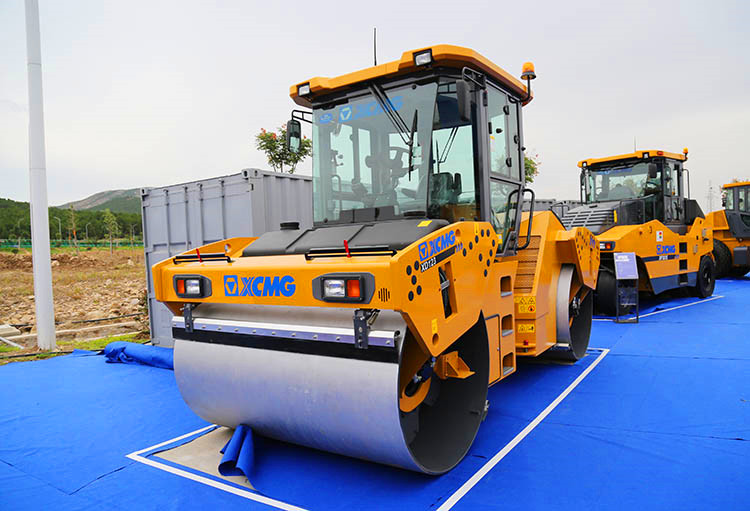 XCMG 12 ton double drum road roller machine XD123