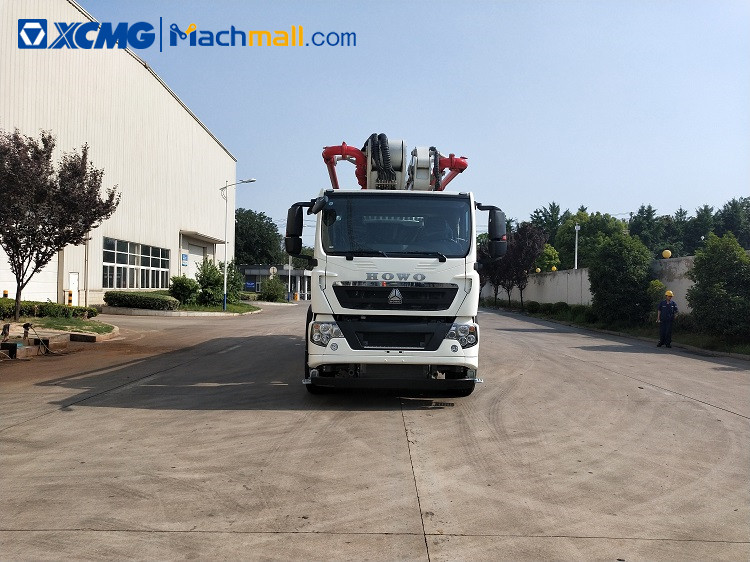 XCMG concrete pump machine diesel with Sinotruk HOWO chassis HB43V sale in Vietnam