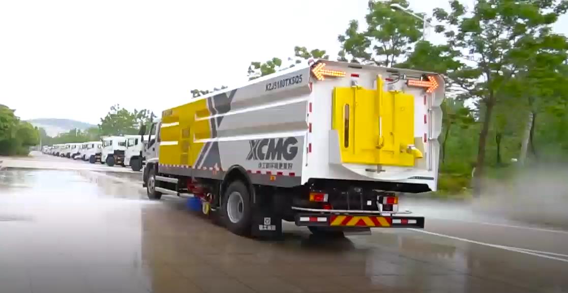 XCMG Official Manufacturer 3 tons Sprinkler Sweeping Truck XZJ5070TXSQ5 for sale