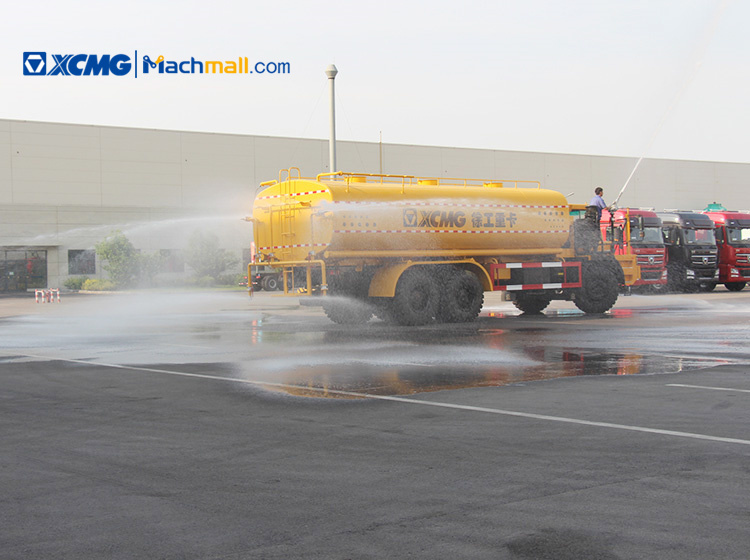 XCMG LHD Off Road Widebody Water Tank Sprinkler Truck for Mining price