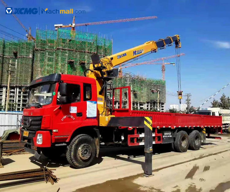 XCMG 8 tons 6 wheels dump truck with crane for sale