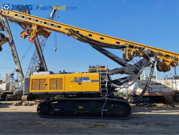 XCMG 240kn 70m Hydraulic Dual Rotary Drilling Rig Bored Pile Machine XR240E price