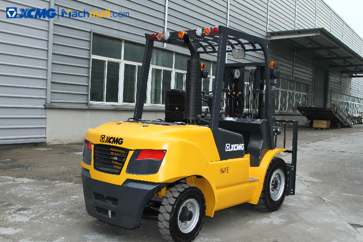 XCMG official 4*4 diesel forklift 2.5 ton 3 ton 3.5 ton with forklift part price