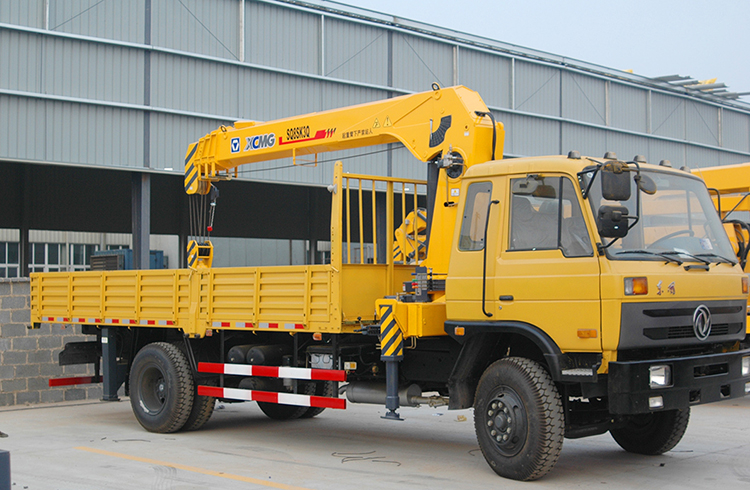 XCMG Factory 8 T Hydraulic Truck Mounted Pickup Crane SQ8SK3Q with Sinotruk Chassis for Sale